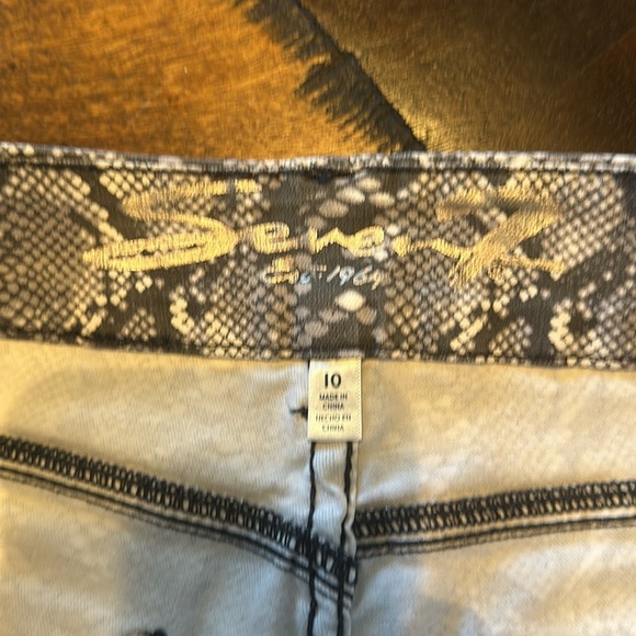 Seven7 snake skin pattern skinny pants size 10 - Picture 3 of 6